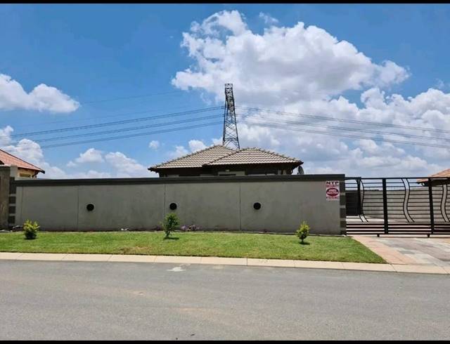 3 BEDROOM PROPERTY TO RENT IN BLUE HILLS